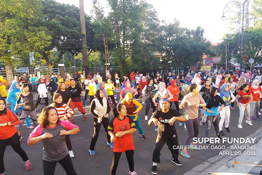 Fun Aerobic di area CFD Dago, Bandung