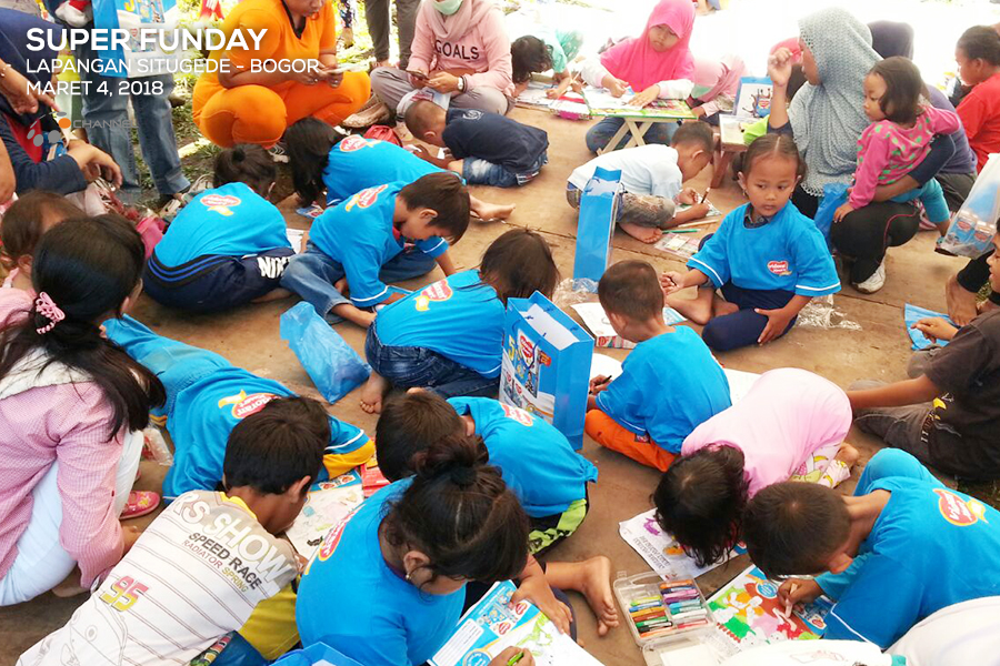 Lomba mewarnai anak-anak di area Lapangan Situgede, Bogor