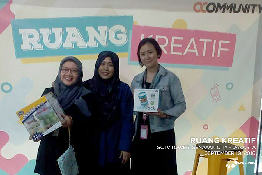 Ariana Octaviani bersama pemenang kontes Smartphone Photography